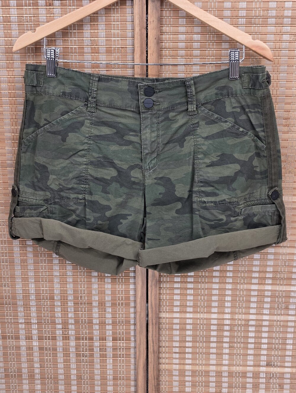 ☆ Sanctuary Camo Fold Cuff Utility Shorts - Olive Green Size 29